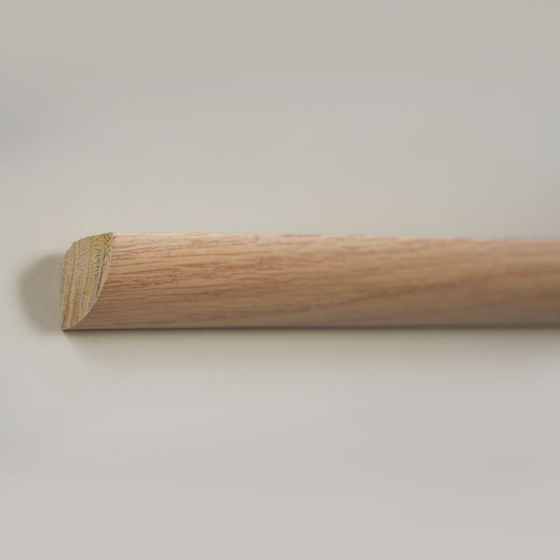 Massivt trä kvartsrund gjutning (lindad med röd ekfaner + färg) - Ekfärg 7/8' x 7/8'