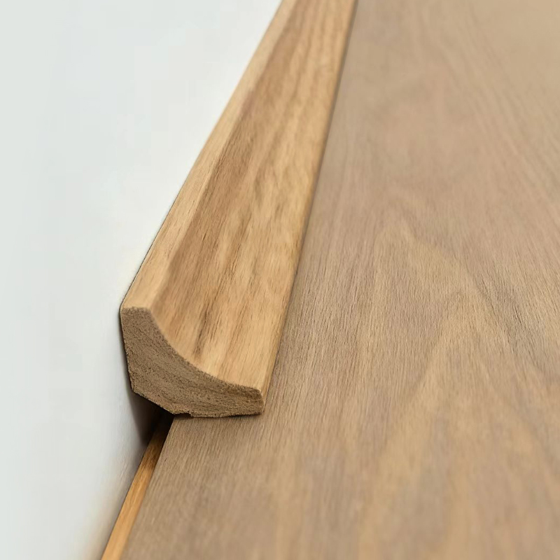 Massivt trä invändigt hörnlister/Scotia gjutning (lindad med röd ekfaner + färg) - Ekfärg 7/8' x 7/8'