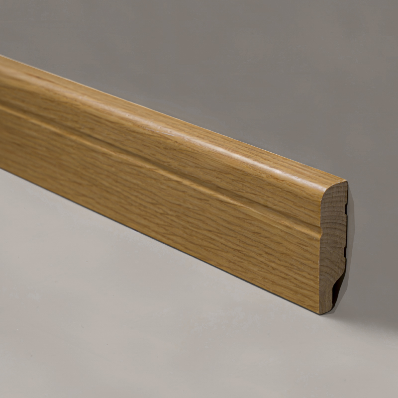 Sockelbräda i massivt trä (omlindad med vit ekfaner + färg) - Naturlig ekfärg 1/2' x 2 3/8'