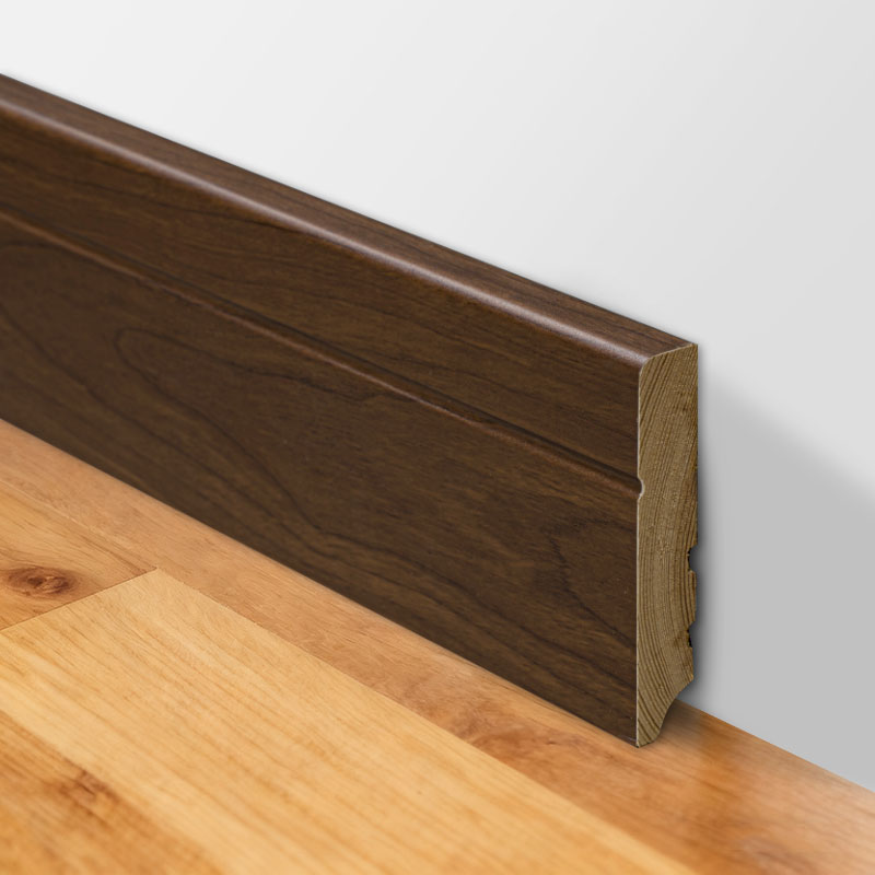 Sockellist i massivt trä (lindad med svart valnötsfaner + färg) - svart valnöt 3/5' x 3 1/6'